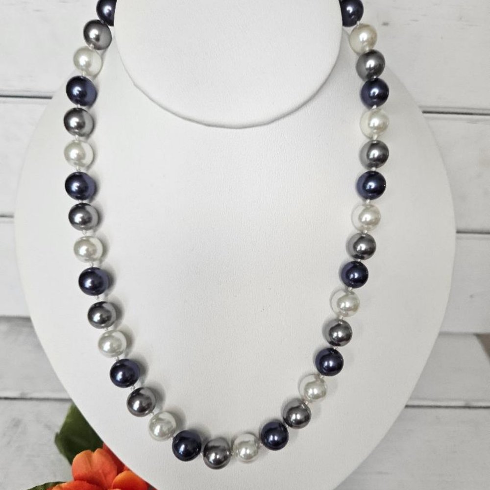 Knotted Shell Pearl Necklace